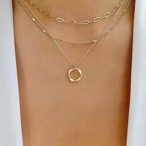 ✨NWT✨ Brand NEW Super Cute & Trendy, Gold Tone, Fashion Layered Necklace!